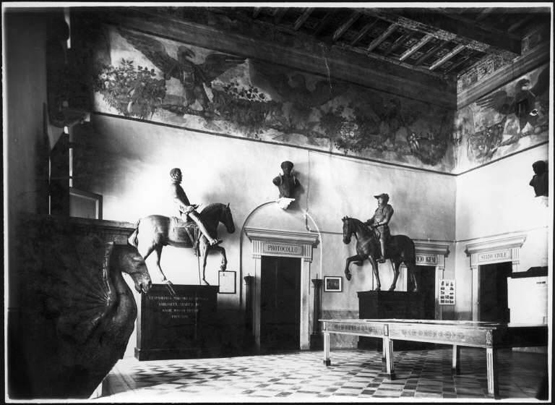 Anonimo - Sabbioneta - Palazzo Ducale - Sala degli Equestri - Statue equestri