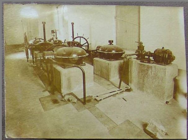 Stabilimento idrovoro, Ex Consorzio di Bonifica di Revere. Foto 1922 – 1924 Chiavica emissaria - Apparecchi di manovra