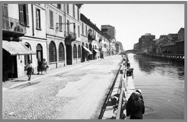 Italia Dopoguerra. Milano. La sponda del naviglio