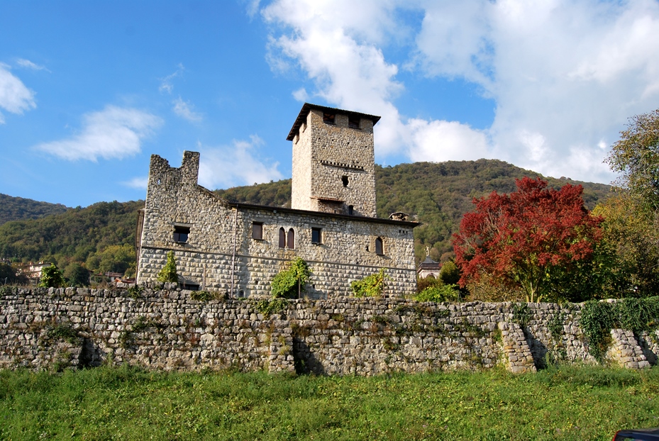 Castello dei Suardi - Bianzano. Foto di Paolo Ardiani (link scheda catalogo)