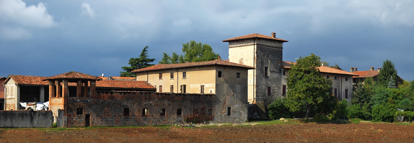 Castello Lurano . Foto di Paolo Ardiani (link scheda catalogo)
