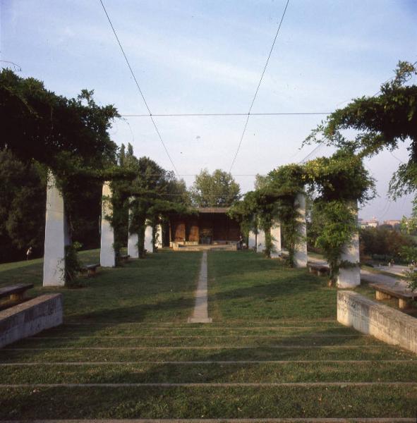 Il teatrino del Parco Nord (ex piccolo carroponte Breda). Sesto San Giovanni, 2001 © Bellini - Archivio Parco Nord