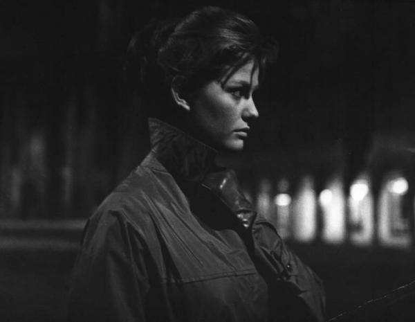 Fotografia del film "I delfini" - Regia Francesco Maselli 1960 - L'attrice Claudia Cardinale di profilo.