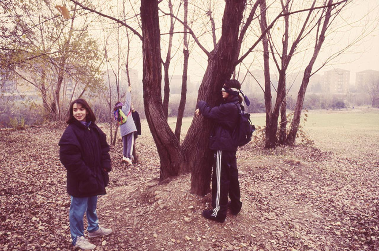Parco Nord, attività didattica di ricerca sensoriale, 1996 © Massimo Urso - Archivio fotografico Parco Nord Milano