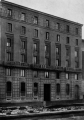 Casa Fiorentini, Milano. Il fronte principale (P. Buffa, A. Cassi Architetti e Decoratori contemporanei, Edizioni della "Rassegna di Architettura", Milano 1933, p. 11).