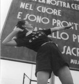 Fotografia di Ernesto Fazioli: Cremona - Saggio ginnico annuale al Polisportivo R. Farinacci, 1940; Archivi del'Immagine - Regione Lombardia