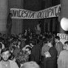 Fotografia di Silvestre Loconsolo: Milano - Occupazione della Università Cattolica, maggio 1968; Archivio del Lavoro