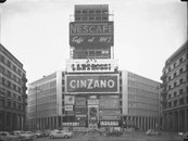 Fotografia dello Studio Sommariva: Milano - Veduta di piazza Diaz, 1956; Biblioteca Nazionale Braidense