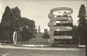 Fotografia di Alberto Modiano: Milano - Fontana nel parco Sempione (modello della fontana di Como, di C. Cattaneo, allestito in occasione della VI Triennale), 1936-40; Archivi dell'Immagine - Regione Lombardia