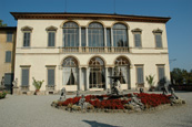 Arcore, Villa Vittadini detta la Cazzola, facciata (Fototeca ISAL, fotografia di L. Tosi)