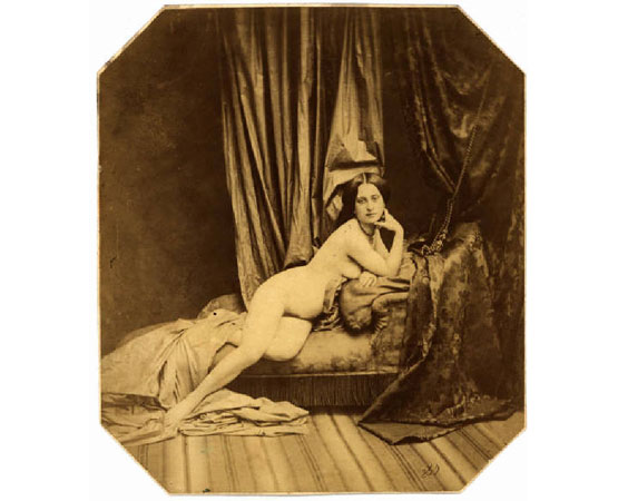 Auguste Belloc, Nudo femminile, 1860 ca., albumina su carta, Civico Archivio Fotografico, Fondo Lamberto Vitali