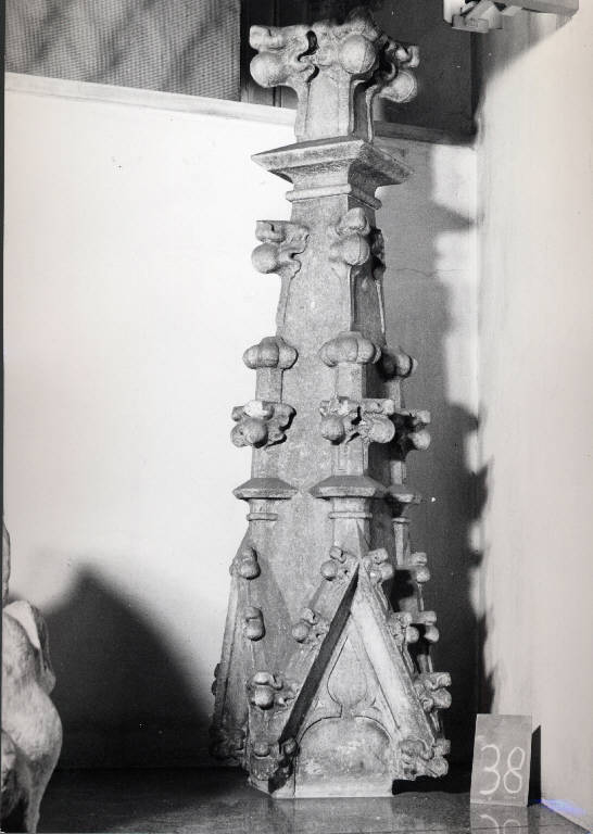 Terminale di falcone (scultura) - ambito lombardo (seconda metà sec. XIV)