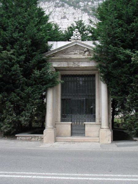 Cappella del cimitero Via Gardesana