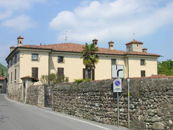 Palazzo Via Alcide De Gasperi 3