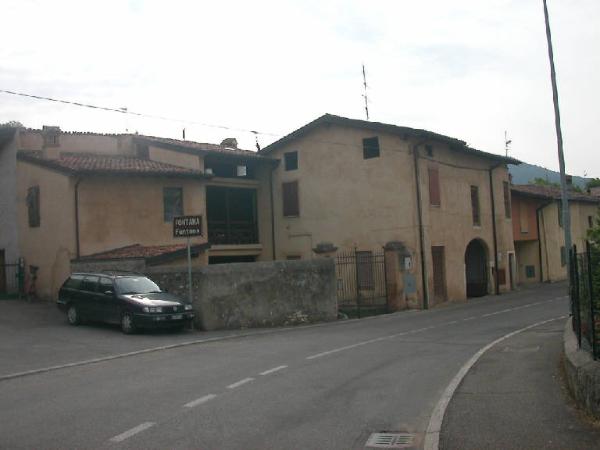 Casale Via Fontana 25