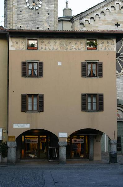 Casa Piazza San Fedele 9