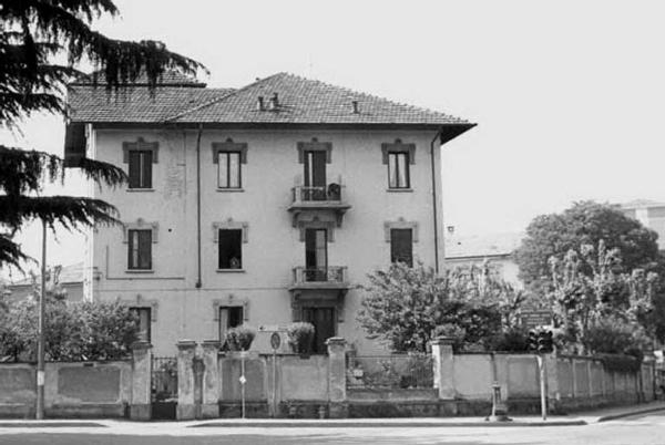 Villa in stile liberty Via Sauro 2