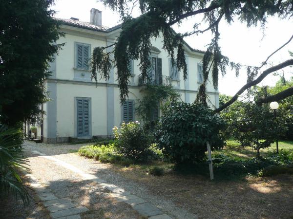 Villa con giardino Via Ratti 2