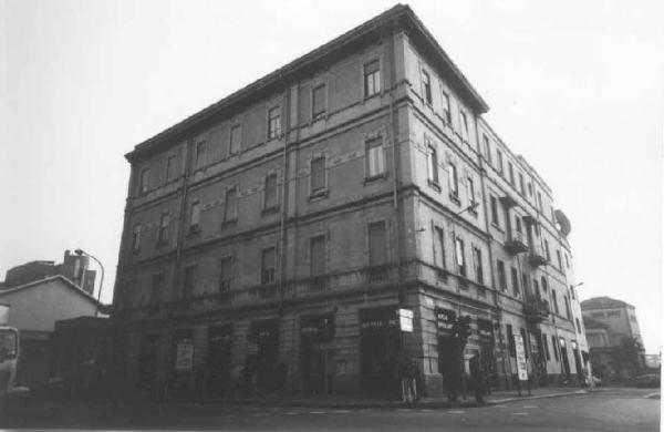 Palazzo Corso Milano angolo Via Arosio