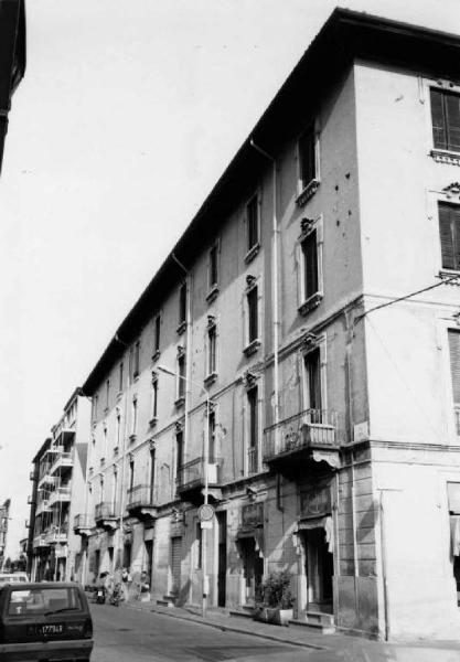 Palazzo Via Volta, Via Padre Ravasi, Via S. Clemente