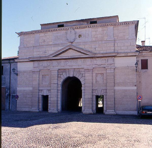 Porta Giulia