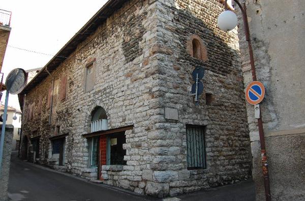 Palazzo di epoca medioevale Via C. B. di Cavour - complesso