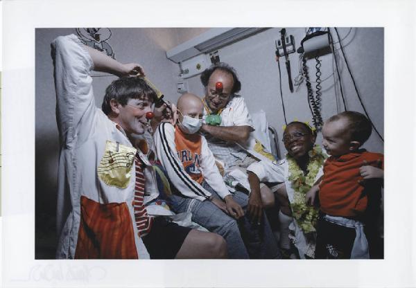 Medicina e scienza. Monza - A.O. Ospedale San Gerardo, pediatria - Stanza - Ritratto di gruppo - Clown medici e bambini