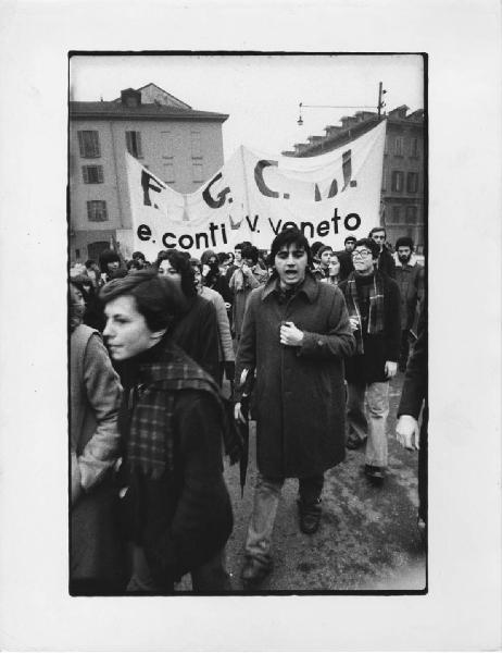 UniversitÃ  dimostrazioni Milano. Milano, corso Como - Manifestazione studentesca - Corteo degli studenti, ragazzi - Striscioni di protesta