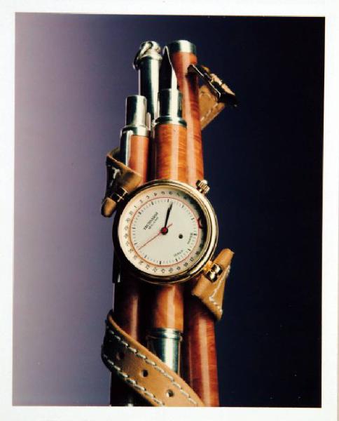 Campagna pubblicitaria per Trussardi Accessori - Orologio - Cinturino avvolto a penne in radica e argento - Collezione Inside