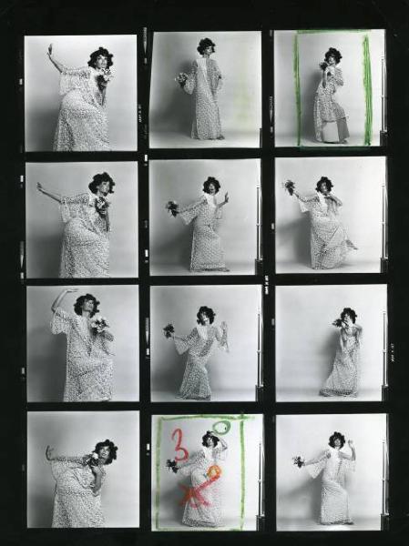 Provini a contatto - Campagna pubblicitaria - Ritratto femminile - Attrice brittanica - Barbara Steele con abito bicolore lungo e sopravveste traforata