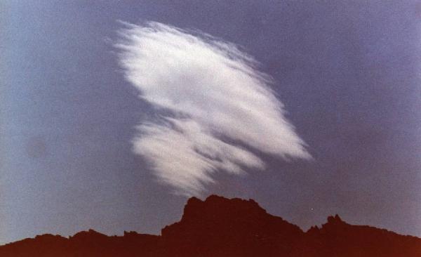 Cadaques - profilo roccioso - nuvole