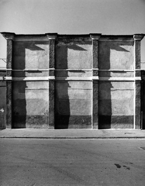 Ritratti di fabbriche 1978-1980. Milano - Via Gian Francesco Pizzi - muro perimetrale