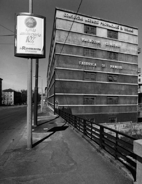 Ritratti di fabbriche 1978-1980. Milano - Via Giuseppe Ripamonti - Consorzio Agrario Provinciale di Milano - Magazzini - Generali - Fabbrica di mangime - Edificio industriale