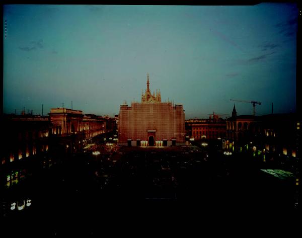 Milano. Veduta dall'alto - Piazza del Duomo - Duomo con impalcature - Galleria Vittorio Emanuele II - Monumento a Vittorio Emanuele II - Palazzo dell'Arengario