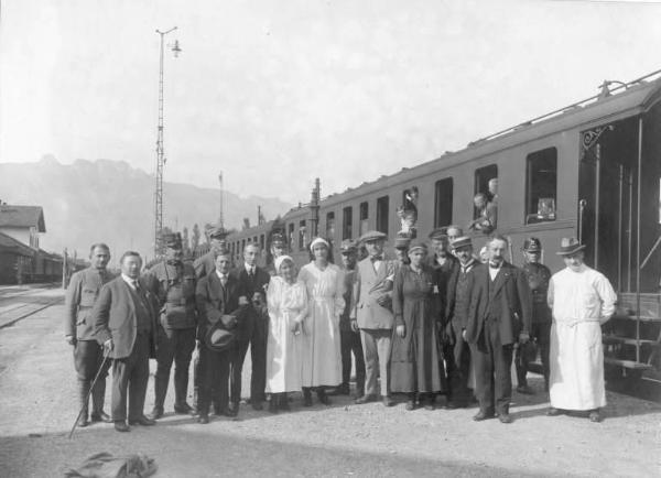 Bracco, Mario / Croce Rossa Italiana - Delegazione di Zurigo - Personale -- Svizzera - Buchs - Stazione ferroviaria