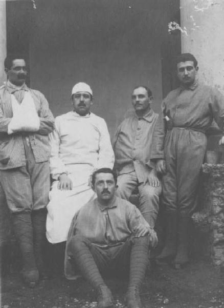 Antoniazzi, (?) - Rapporti con pazienti psicopatici -- Bergamo - Ospedale territoriale / Guerra mondiale. 1914-18 - Conseguenze - Psicosi traumatica