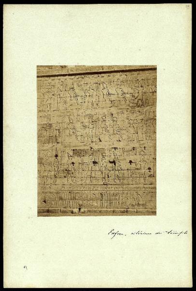 Bassorilievo - Parete istoriata con divinità, faraoni e geroglifici - Egitto - Idfu - Tempio di Horus