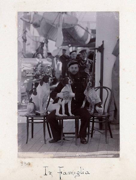 Ritratto maschile - Filippo Camperio con i suoi cani da caccia - Regia nave Liguria - Cina - Shanghai