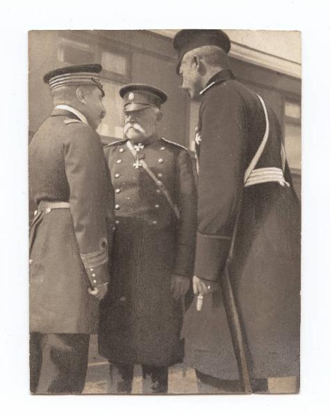 Guerra russo-giapponese - Ritratto di gruppo maschile - Militare - a sinistra Capitano di fregata Josè Moneta, al centro Generale Nikolaj Petrovic Linevic