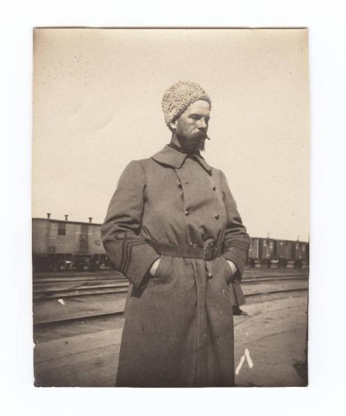 Guerra russo-giapponese - Ritratto maschile - Militare - Addetto militare svedese al campo russo Capitano N. D. Edlund in una stazione ferroviaria - Russia - Manciuria