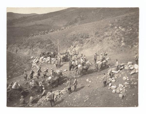 Guerra russo-giapponese - Russia - Manciuria - Carovane dell'esercito russo passano il colle Vambatai