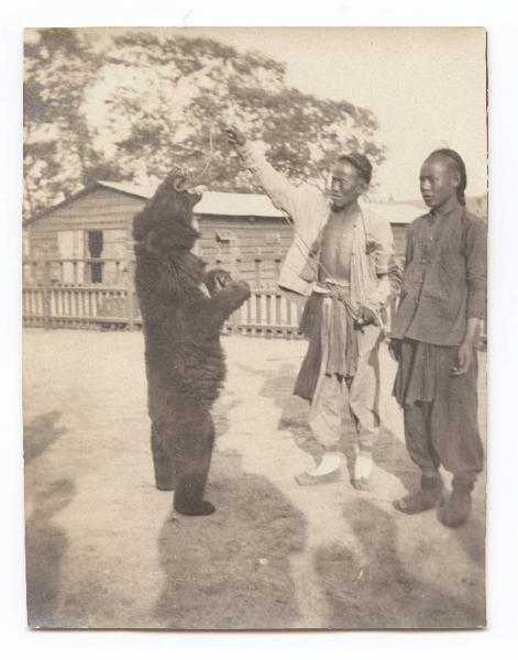 Guerra russo-giapponese - Russia - Manciuria - Liaoyang - Orso ammaestrato e due uomini cinesi
