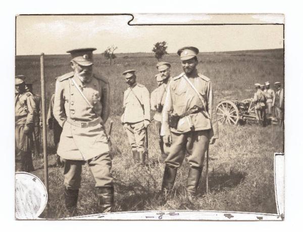 Guerra russo-giapponese - Ritratto di gruppo maschile - Militari - Generale Vladimir Fedorovic Von Der Launitz ed ufficiali dellìesercito russo alle prove di tiro di obici Krupp da 120 mm