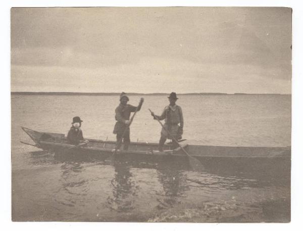 Guerra russo-giapponese - Ritratto di gruppo maschile - Tre uomini Gold su una imbarcazione in navigazione sul fiume Amur - Russia - Manciuria - Khabarovsk