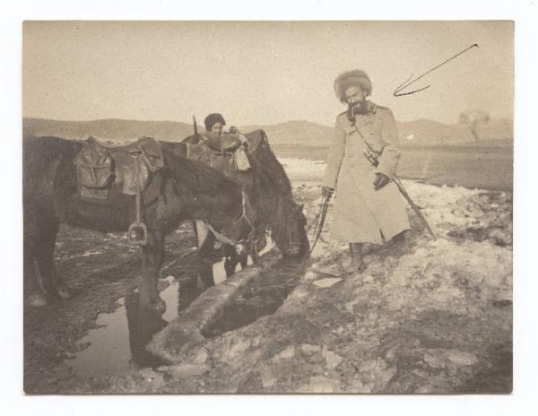 Guerra russo-giapponese - Ritratto maschile - Militare - Kamarov abbevera i propri cavalli - Russia - Manciuria