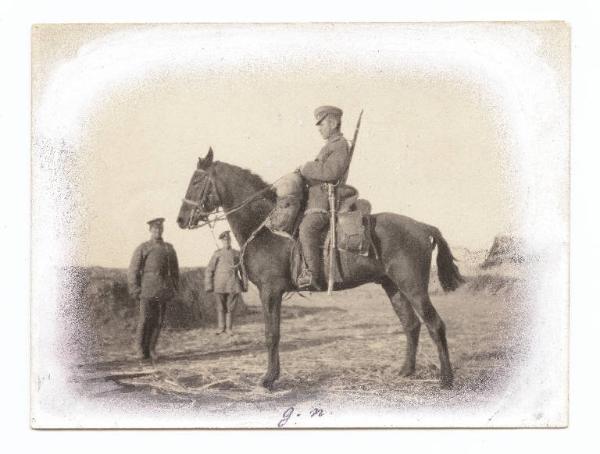 Guerra russo-giapponese - Ritratto maschile - Militare - Dragone russo del 52° reggimento a cavallo visto di profilo - Russia - Manciuria - Saimazi