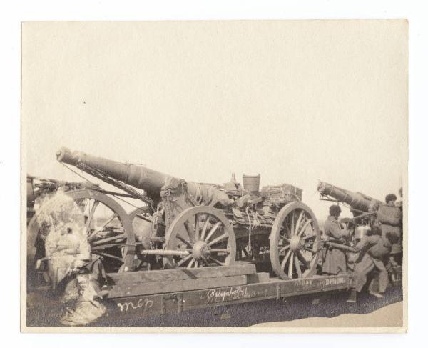 Guerra russo-giapponese - Russia - Manciuria - Gungiulin - Cannoni da assedio dell'esercito russo preparati per il trasporto su convoglio ferroviario