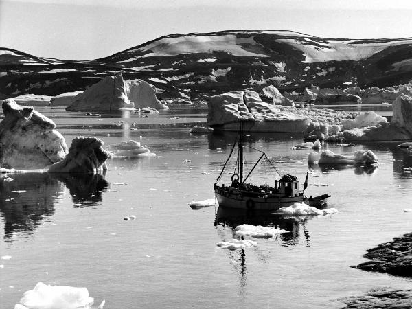Groenlandia occidentale - Nord dell'Oceano Atlantico - Baia di Baffin - Comune di Qaasuitsup - Isola di Kuvdlorssuaq - Battello rompighiaccio - "GR. 16 - 22" - Icebergs