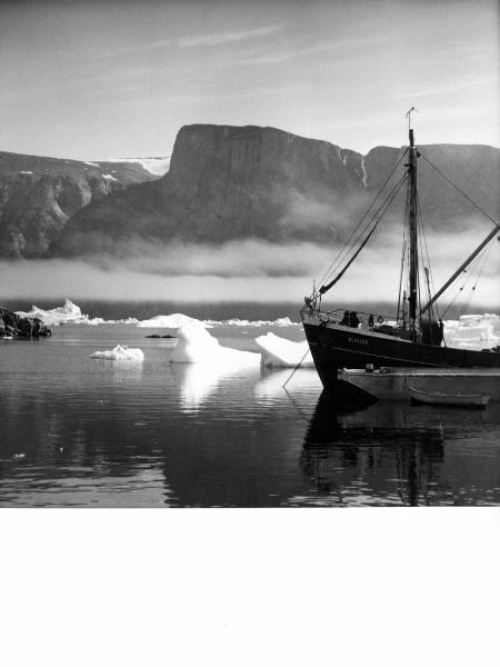 Groenlandia occidentale - Nord dell'Oceano Atlantico - Baia di Baffin - Comune di Qaasuitsup - Villaggio - Uummannaq - Porto - Barca - "Blaside" - Icebergs