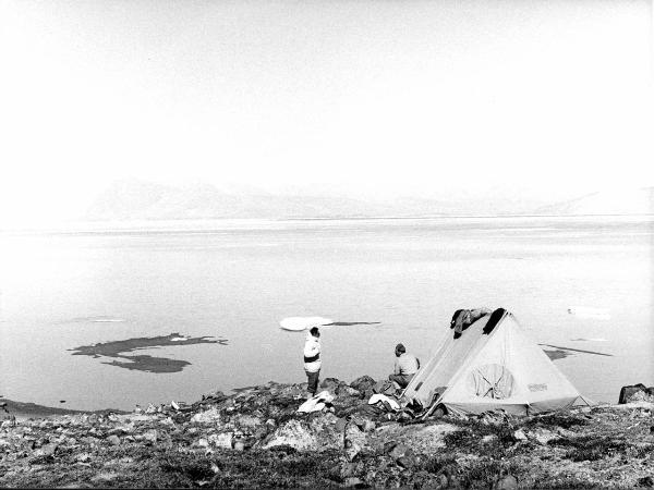 Groenlandia - Isole Menander - riva- uomini - tenda